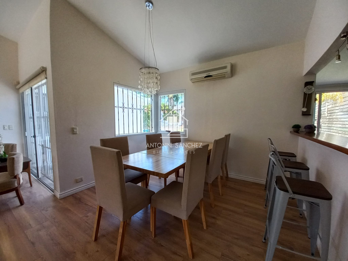 Casa ID.570 - Vende casa de 3 dormitorios totalmente reformada. Con piscina climatizada. Cerca de colegios, Punta del Este 
