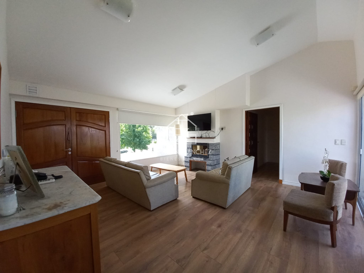 Casa ID.570 - Vende casa de 3 dormitorios totalmente reformada. Con piscina climatizada. Cerca de colegios, Punta del Este 