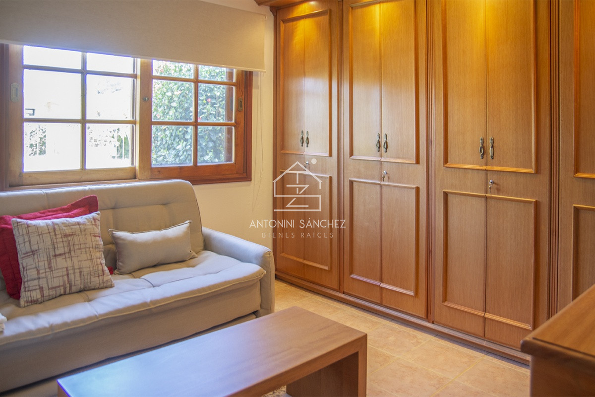 Casa ID.569 - Venta Hermosa casa de 3 dormitorios en Jardines de Córdoba, Punta del Este con pileta y barbacoa