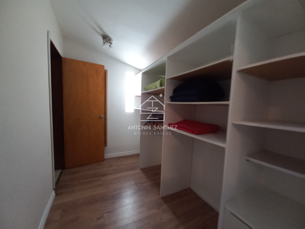 Casa ID.570 - Vende casa de 3 dormitorios totalmente reformada. Con piscina climatizada. Cerca de colegios, Punta del Este 