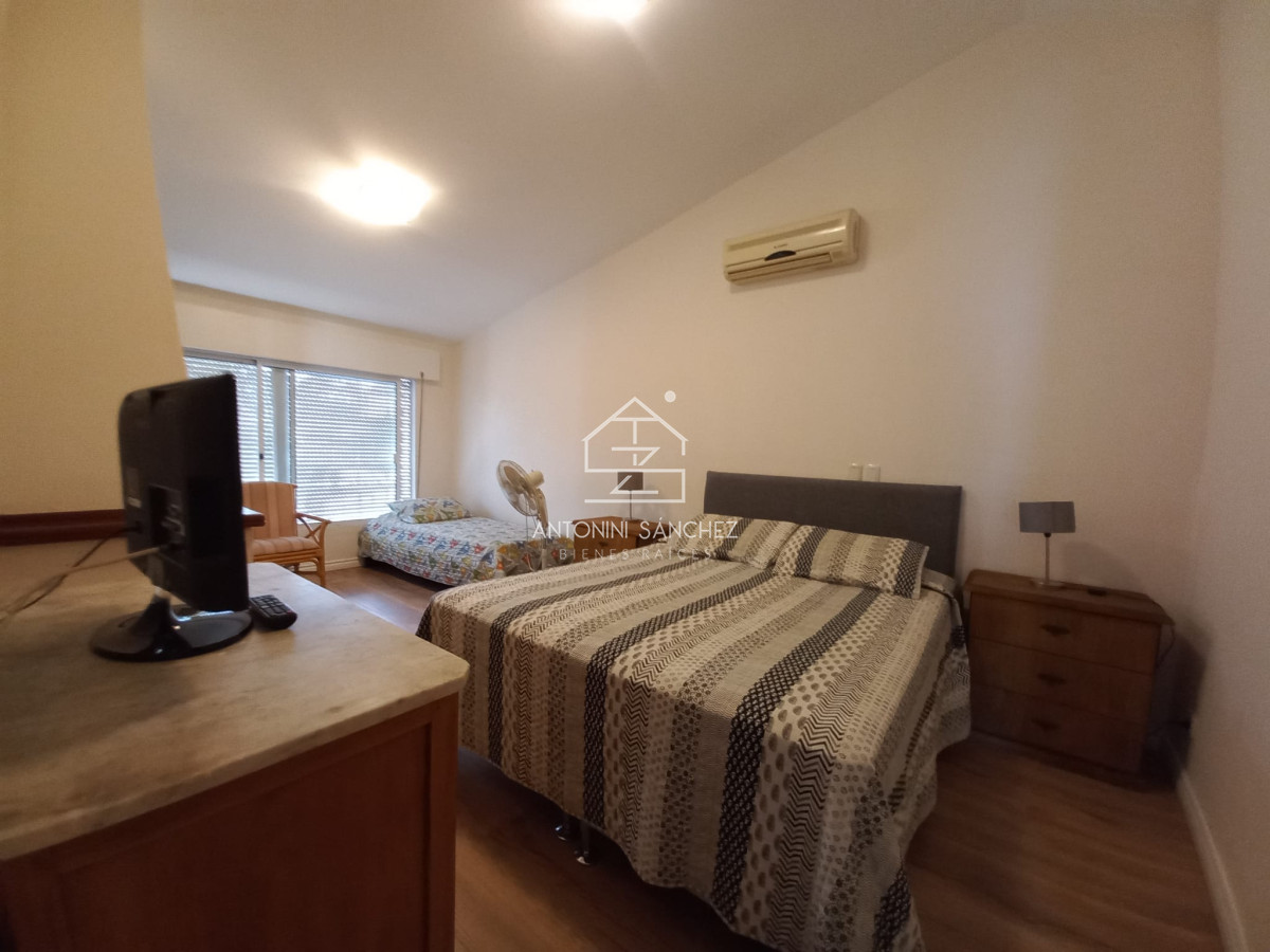 Casa ID.570 - Vende casa de 3 dormitorios totalmente reformada. Con piscina climatizada. Cerca de colegios, Punta del Este 