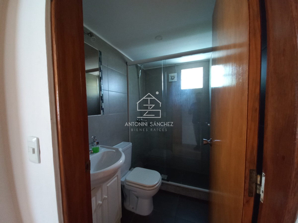 Casa ID.570 - Vende casa de 3 dormitorios totalmente reformada. Con piscina climatizada. Cerca de colegios, Punta del Este 