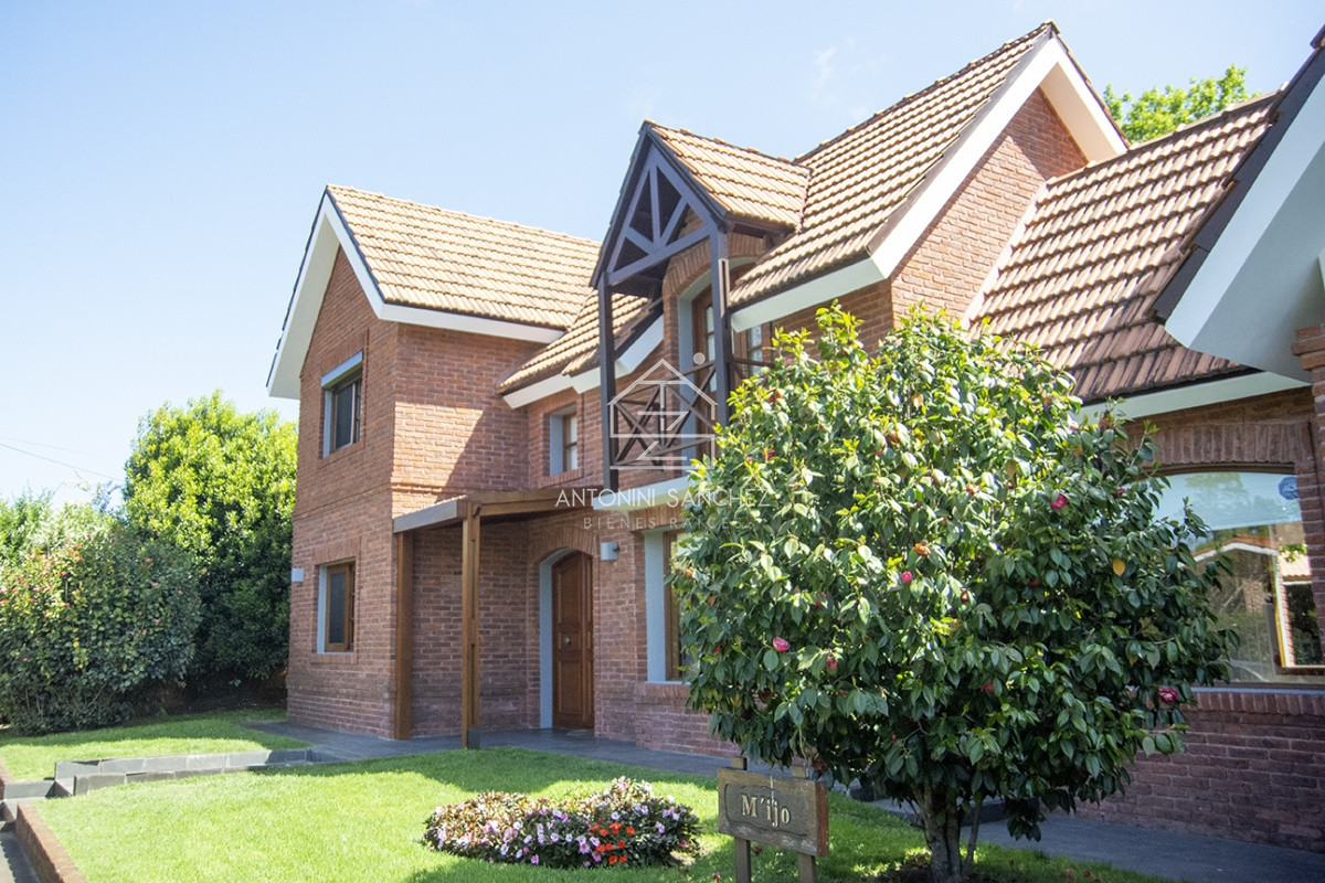 Casa ID.569 - Venta Hermosa casa de 3 dormitorios en Jardines de Córdoba, Punta del Este con pileta y barbacoa