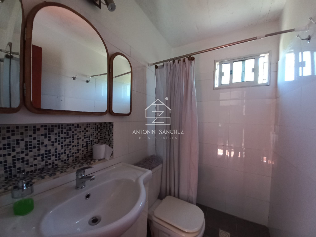 Casa ID.570 - Vende casa de 3 dormitorios totalmente reformada. Con piscina climatizada. Cerca de colegios, Punta del Este 