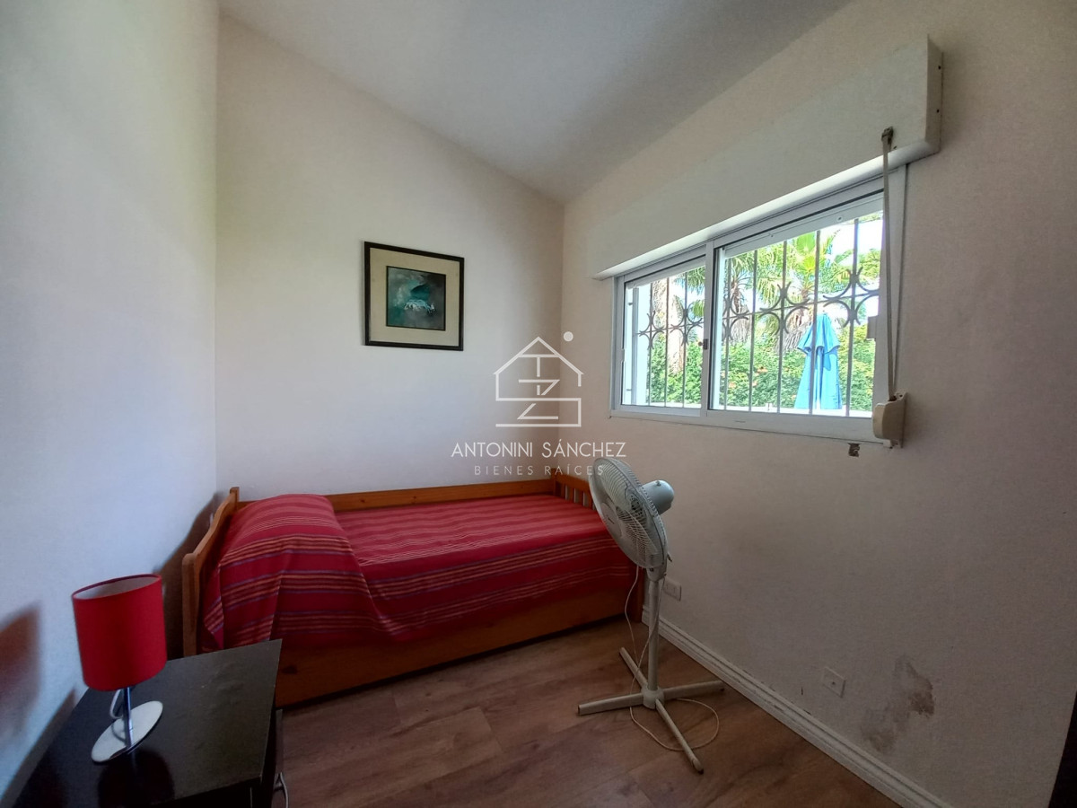 Casa ID.570 - Vende casa de 3 dormitorios totalmente reformada. Con piscina climatizada. Cerca de colegios, Punta del Este 