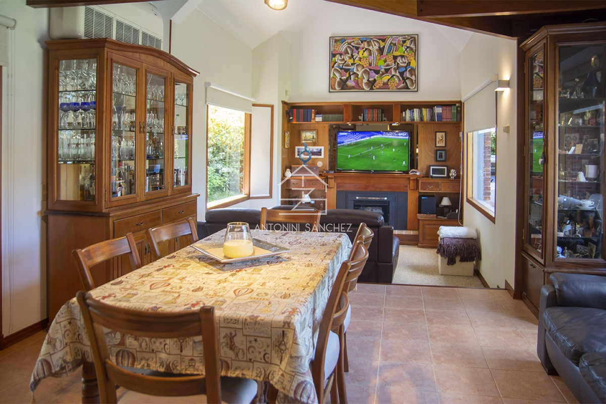 Casa ID.569 - Venta Hermosa casa de 3 dormitorios en Jardines de Córdoba, Punta del Este con pileta y barbacoa