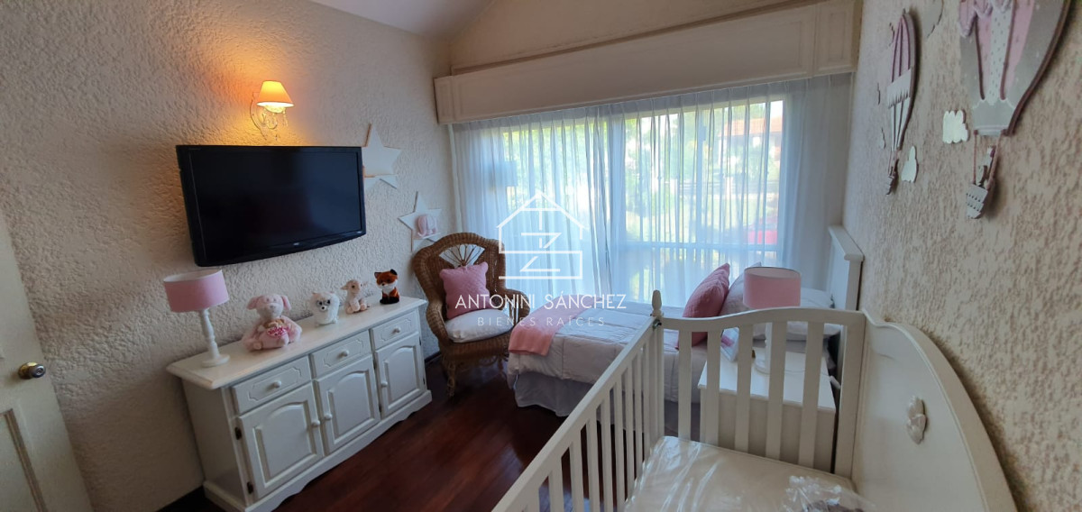 Casa ID.4498 - Casa en venta de 3 dormitorios,Pinares, Punta Del Este