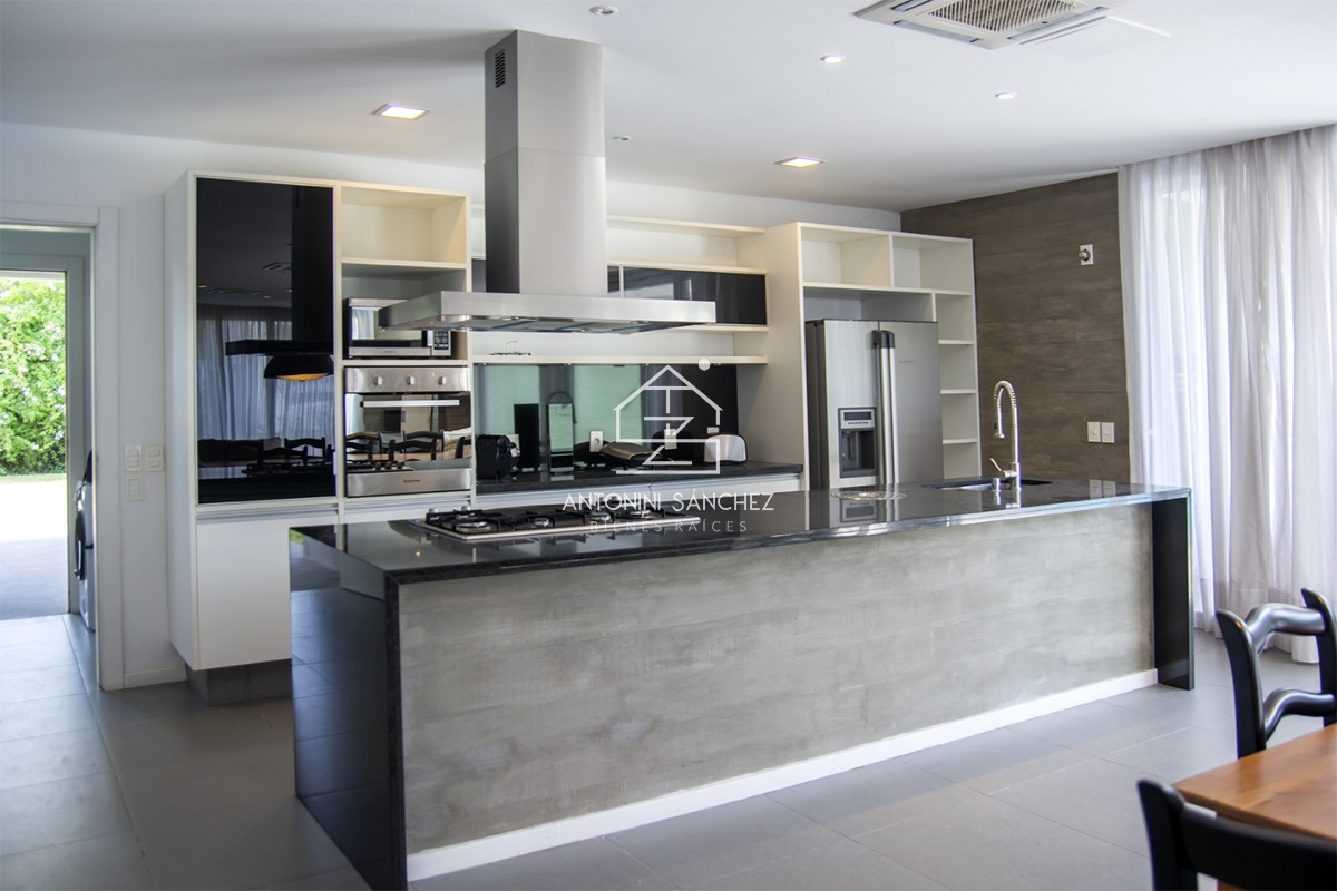 Casa ID.4841 - Casa en barrio privado Boulevard Park, Playa Mansa Punta del este 