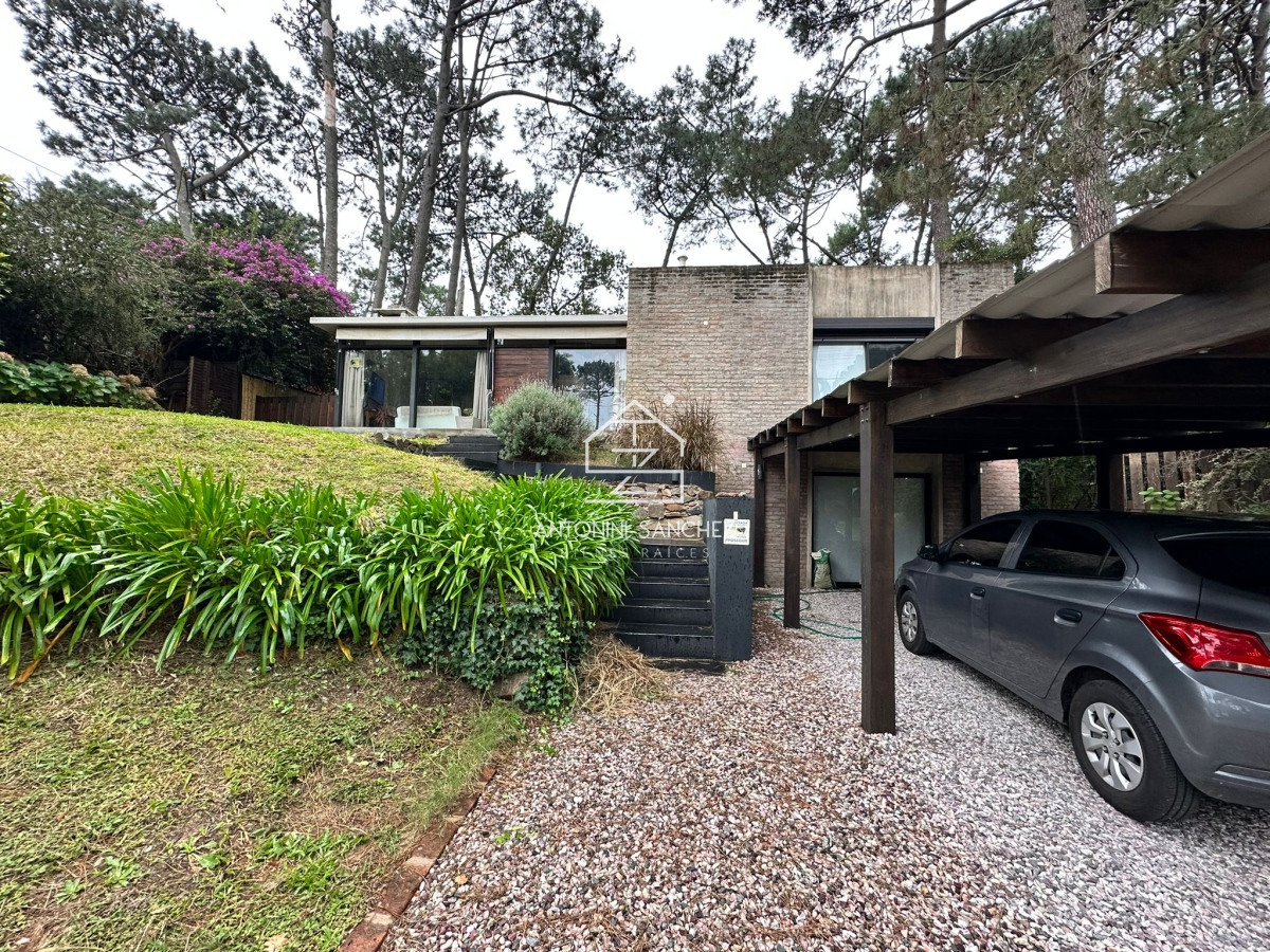 Casa ID.4265 - Vende casa muy linda en Pinares , Punta del Este 