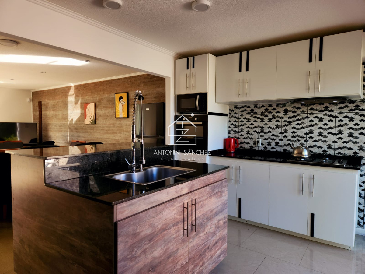 Casa ID.4486 - Vende Casa de 3 Dormitorios en Parque Burnett, con espacios ideales.
