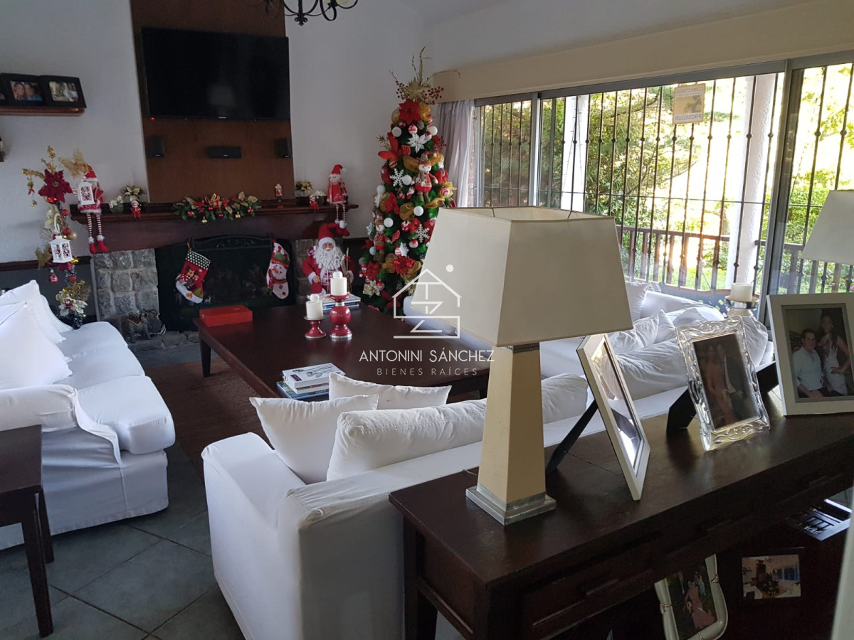 Casa ID.4498 - Casa en venta de 3 dormitorios,Pinares, Punta Del Este