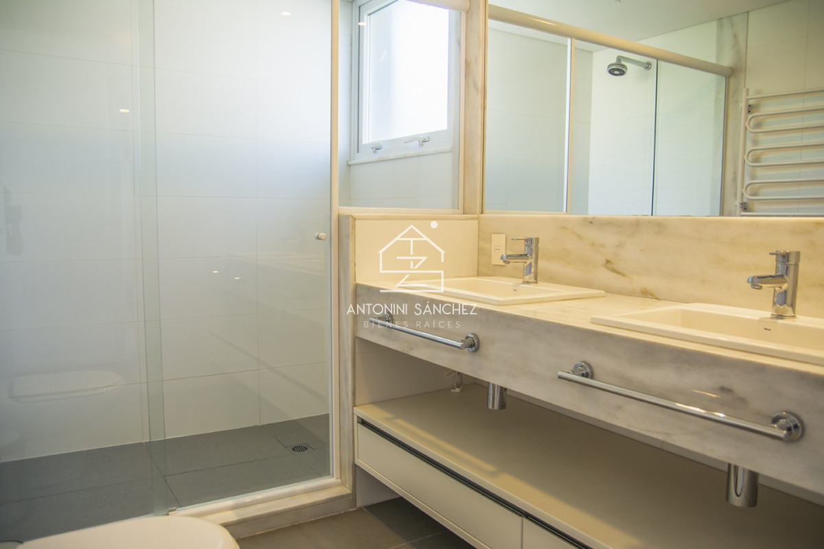 Casa ID.4841 - Casa en barrio privado Boulevard Park, Playa Mansa Punta del este 
