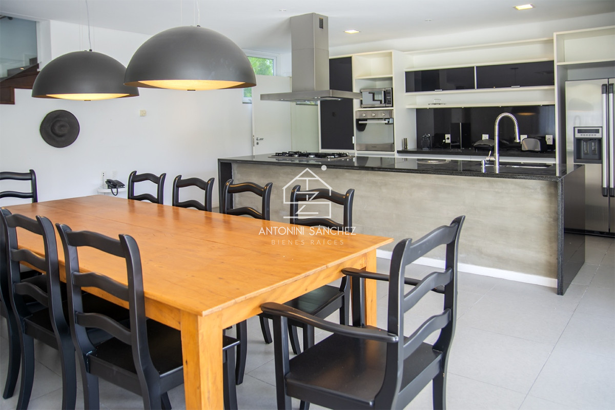 Casa ID.4841 - Casa en barrio privado Boulevard Park, Playa Mansa Punta del este 