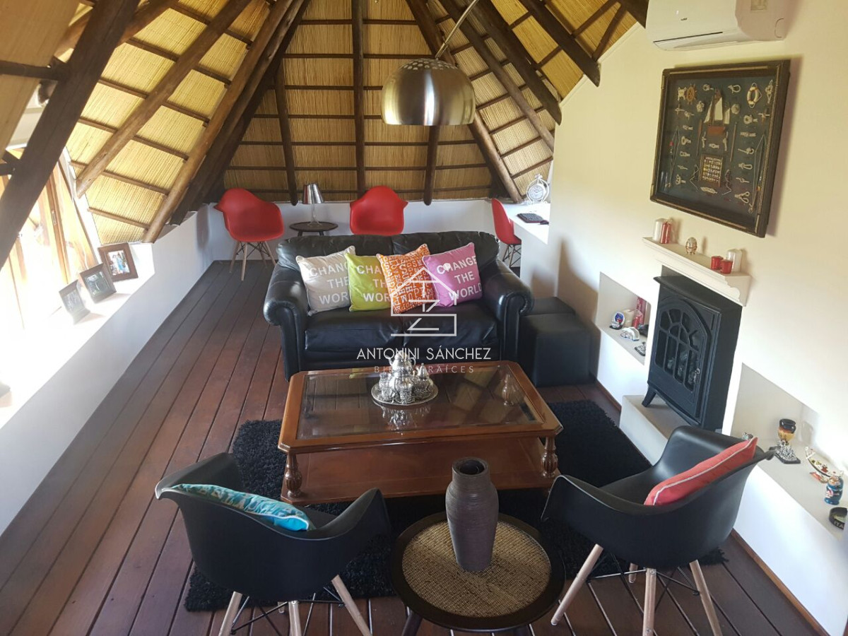 Casa ID.4498 - Casa en venta de 3 dormitorios,Pinares, Punta Del Este