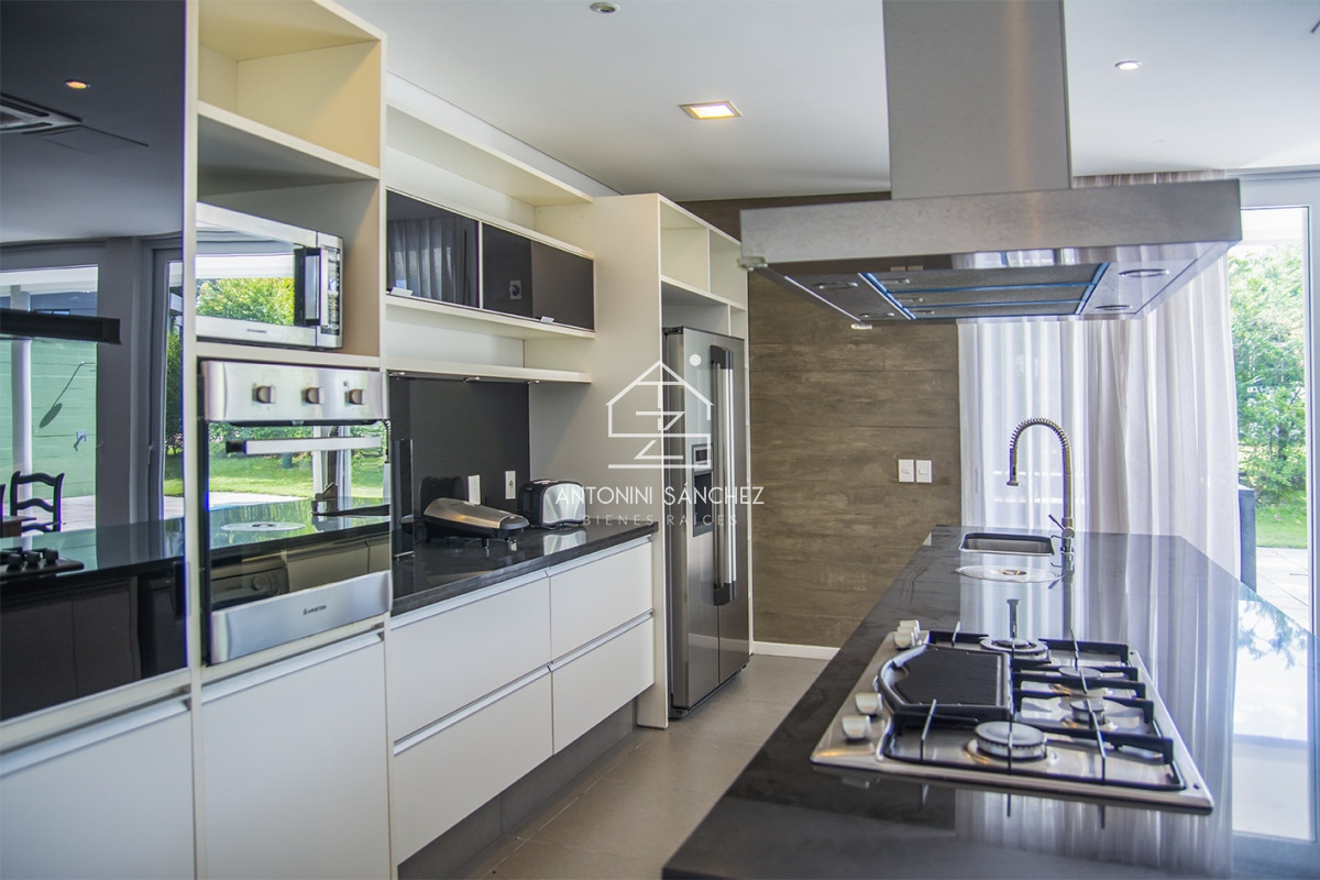 Casa ID.4841 - Casa en barrio privado Boulevard Park, Playa Mansa Punta del este 