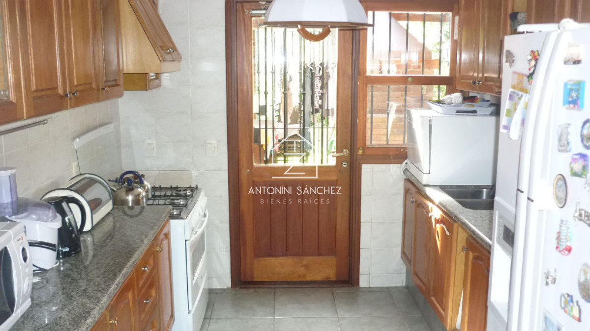 Casa ID.4498 - Casa en venta de 3 dormitorios,Pinares, Punta Del Este
