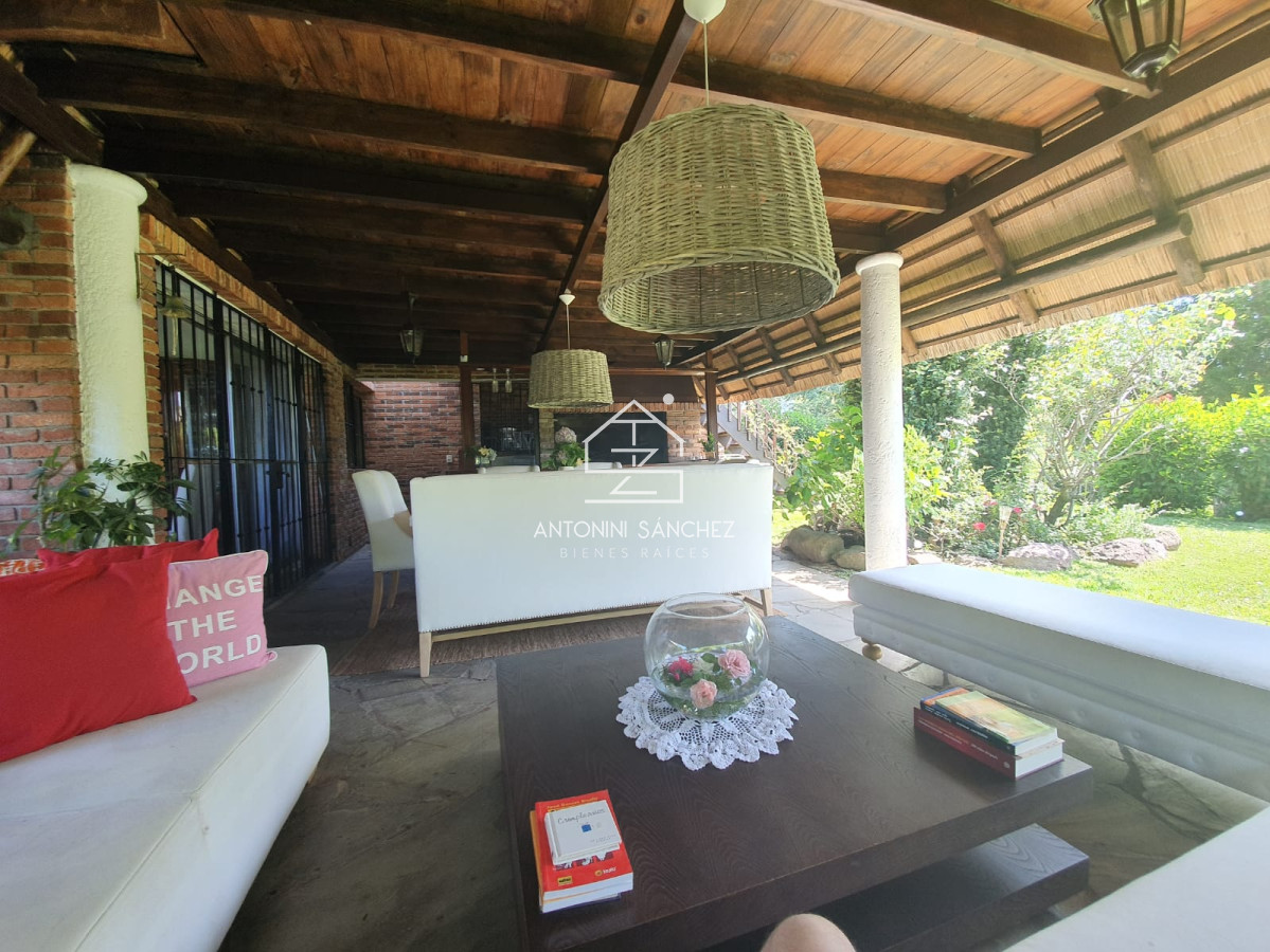 Casa ID.4498 - Casa en venta de 3 dormitorios,Pinares, Punta Del Este