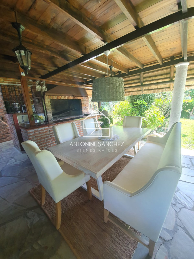 Casa ID.4498 - Casa en venta de 3 dormitorios,Pinares, Punta Del Este