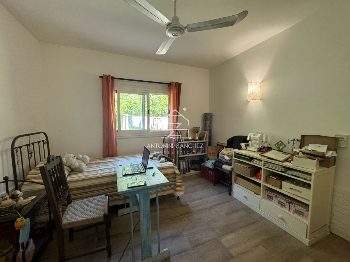 Casa ID.2817 - En venta casa de 3 dormitorios, con piscina y barbacoa, en Barrio Golf, Punta Este