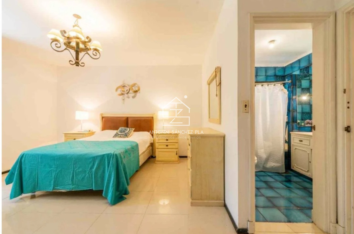 Casa ID.3955 - Casa de 4 Dormitorios a la venta en Playa Mansa con impresioniante Jardin