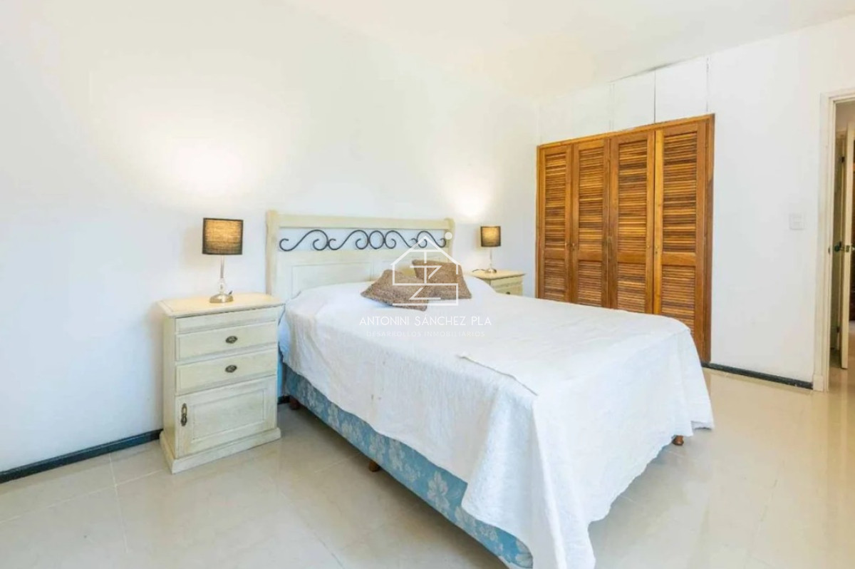 Casa ID.3955 - Casa de 4 Dormitorios a la venta en Playa Mansa con impresioniante Jardin