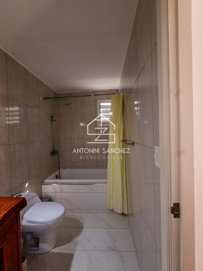 Casa ID.4486 - Vende Casa de 3 Dormitorios en Parque Burnett, con espacios ideales.