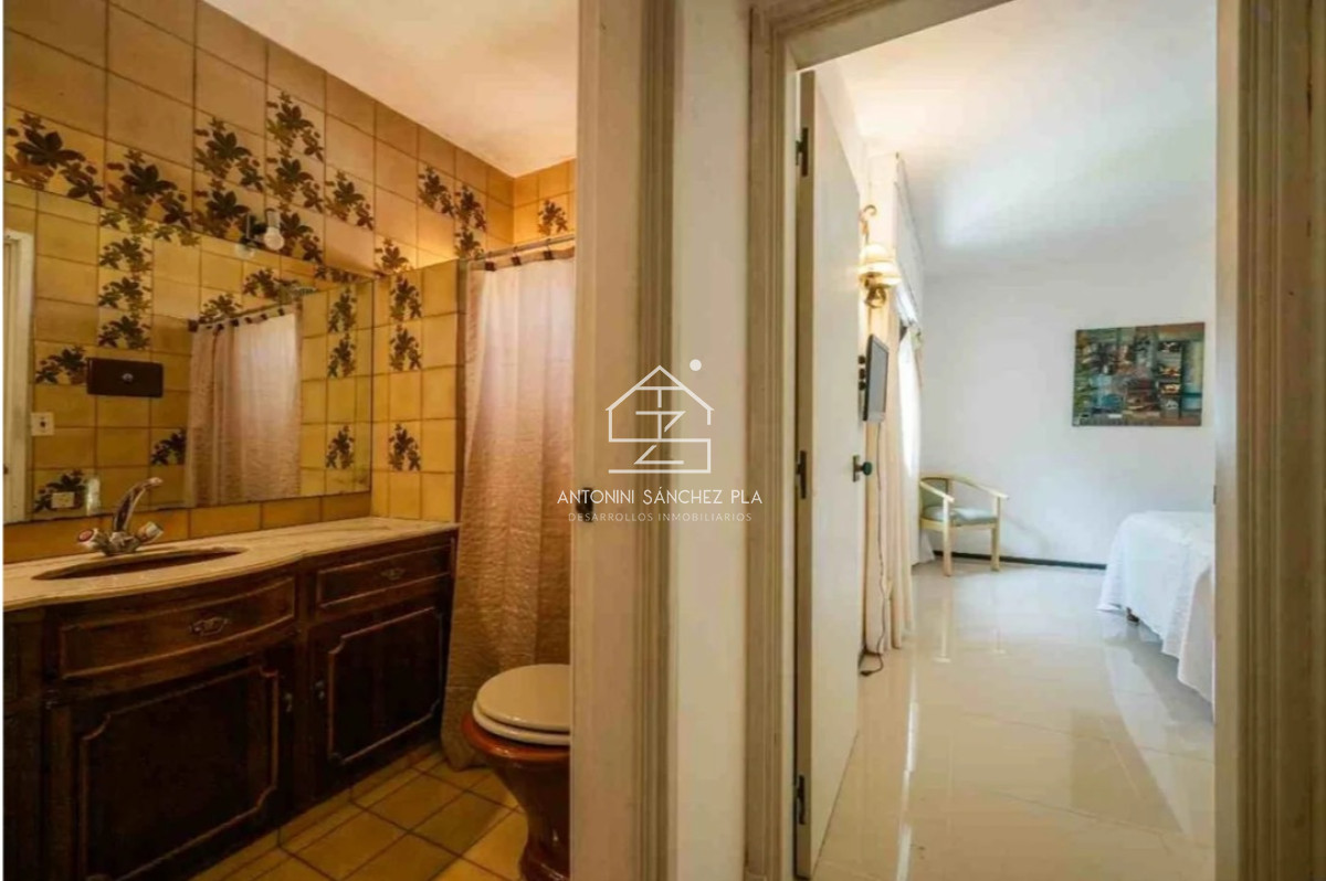 Casa ID.3955 - Casa de 4 Dormitorios a la venta en Playa Mansa con impresioniante Jardin