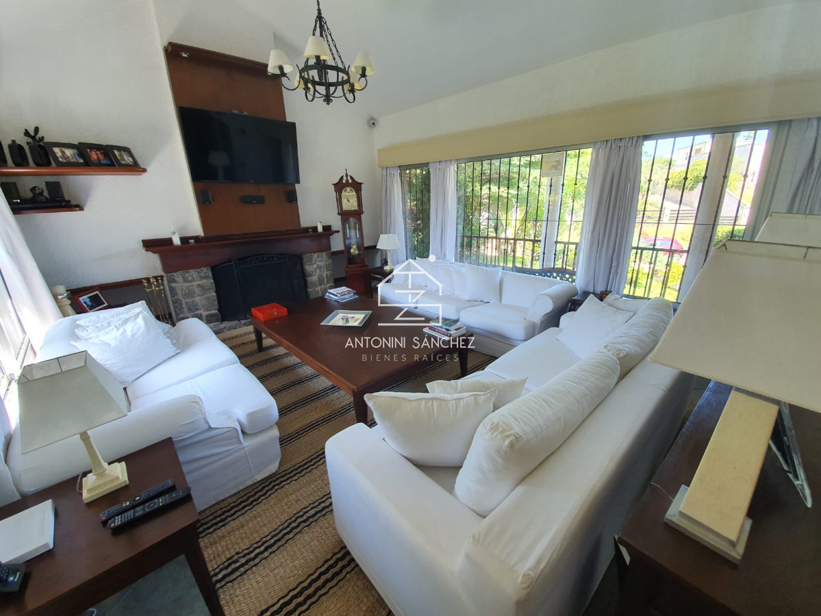 Casa ID.4498 - Casa en venta de 3 dormitorios,Pinares, Punta Del Este