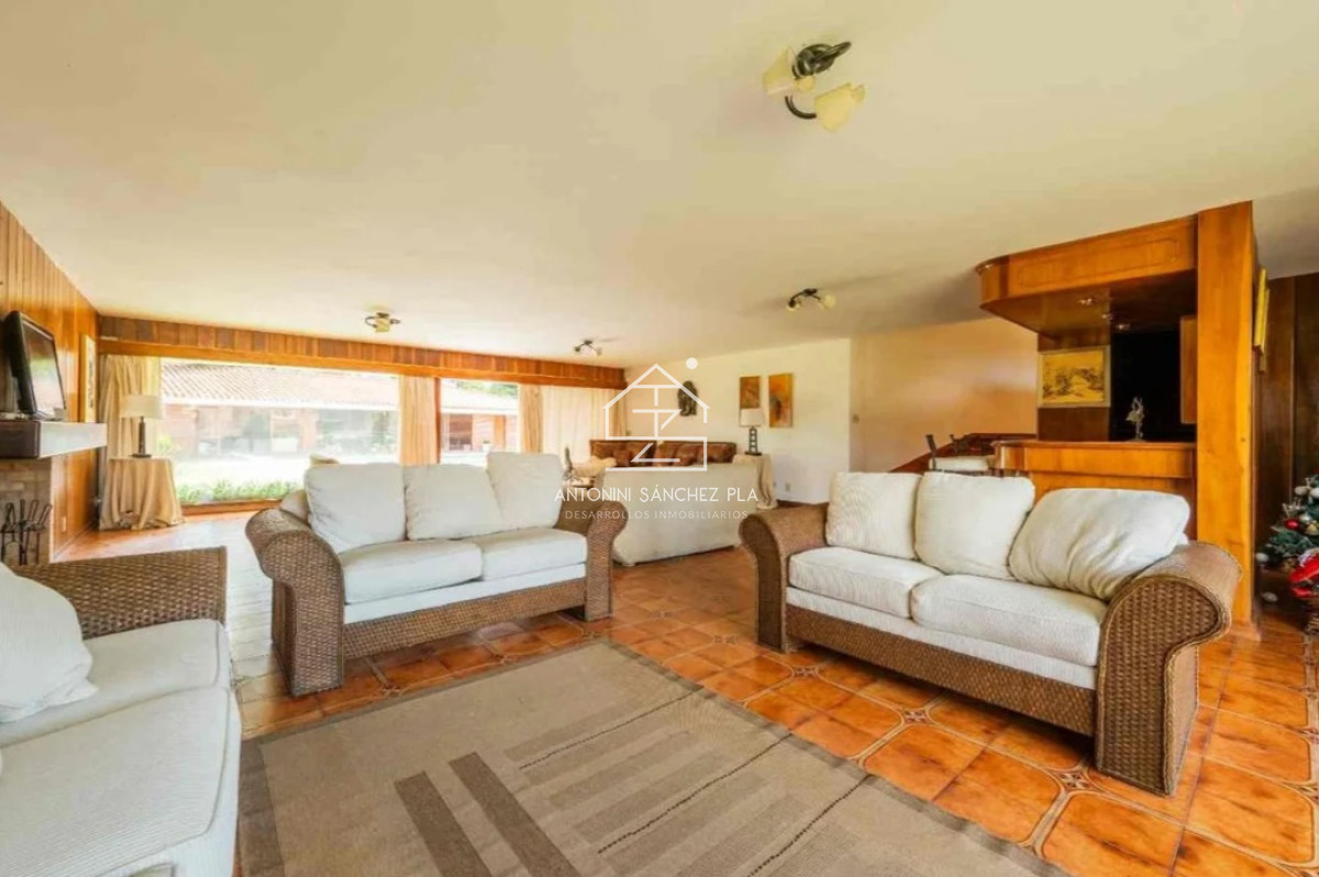 Casa ID.3955 - Casa de 4 Dormitorios a la venta en Playa Mansa con impresioniante Jardin