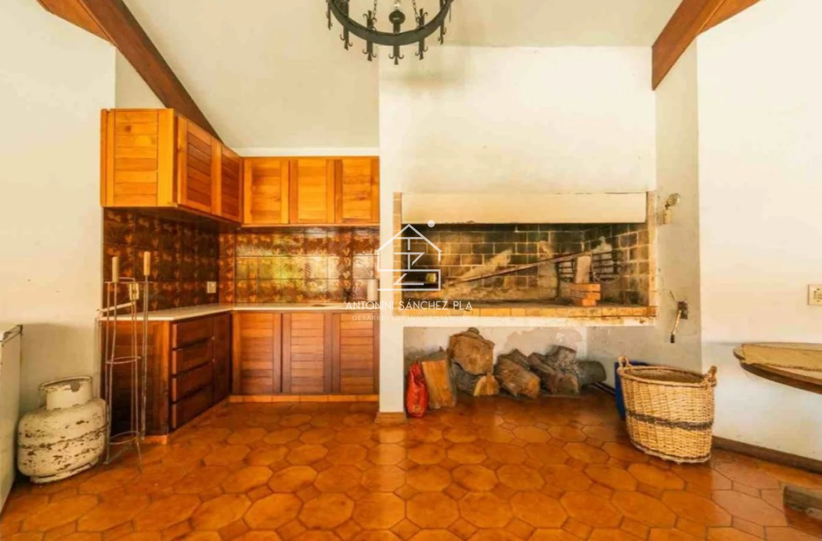 Casa ID.3955 - Casa de 4 Dormitorios a la venta en Playa Mansa con impresioniante Jardin