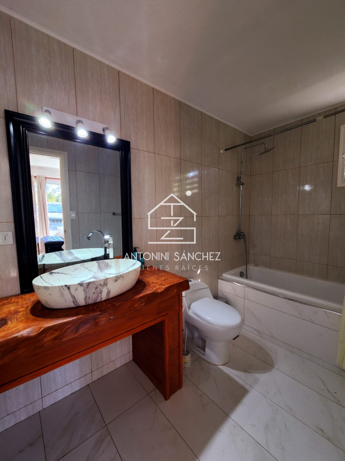 Casa ID.4486 - Vende Casa de 3 Dormitorios en Parque Burnett, con espacios ideales.