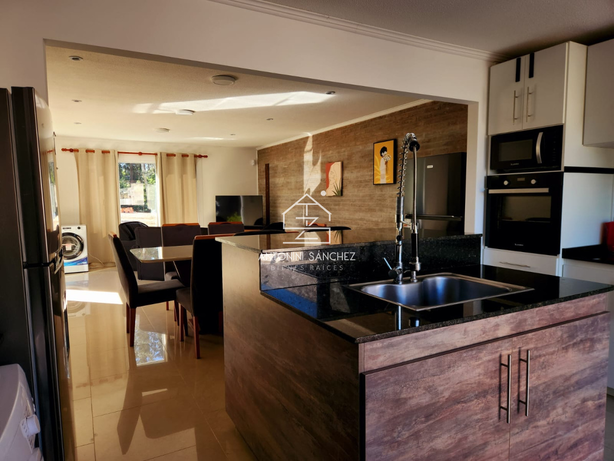 Casa ID.4486 - Vende Casa de 3 Dormitorios en Parque Burnett, con espacios ideales.