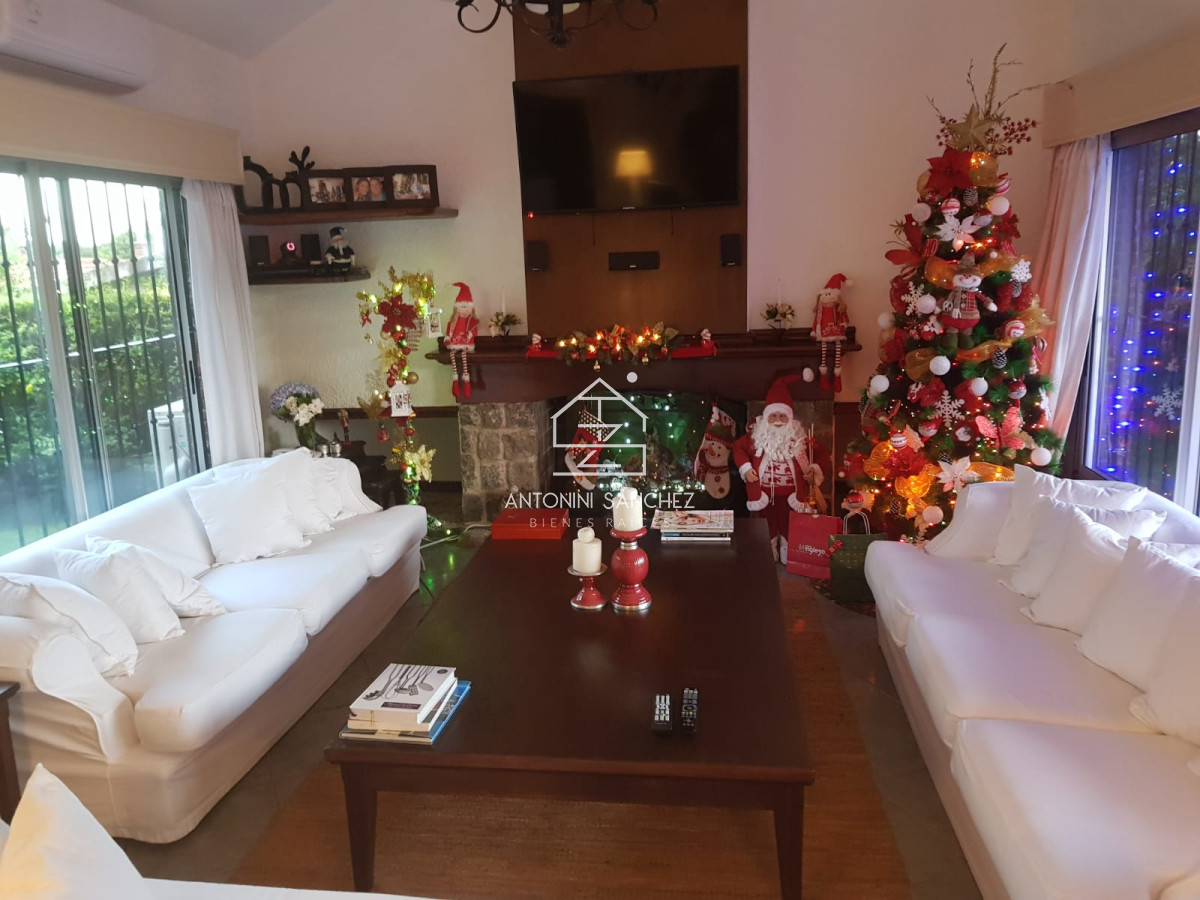 Casa ID.4498 - Casa en venta de 3 dormitorios,Pinares, Punta Del Este