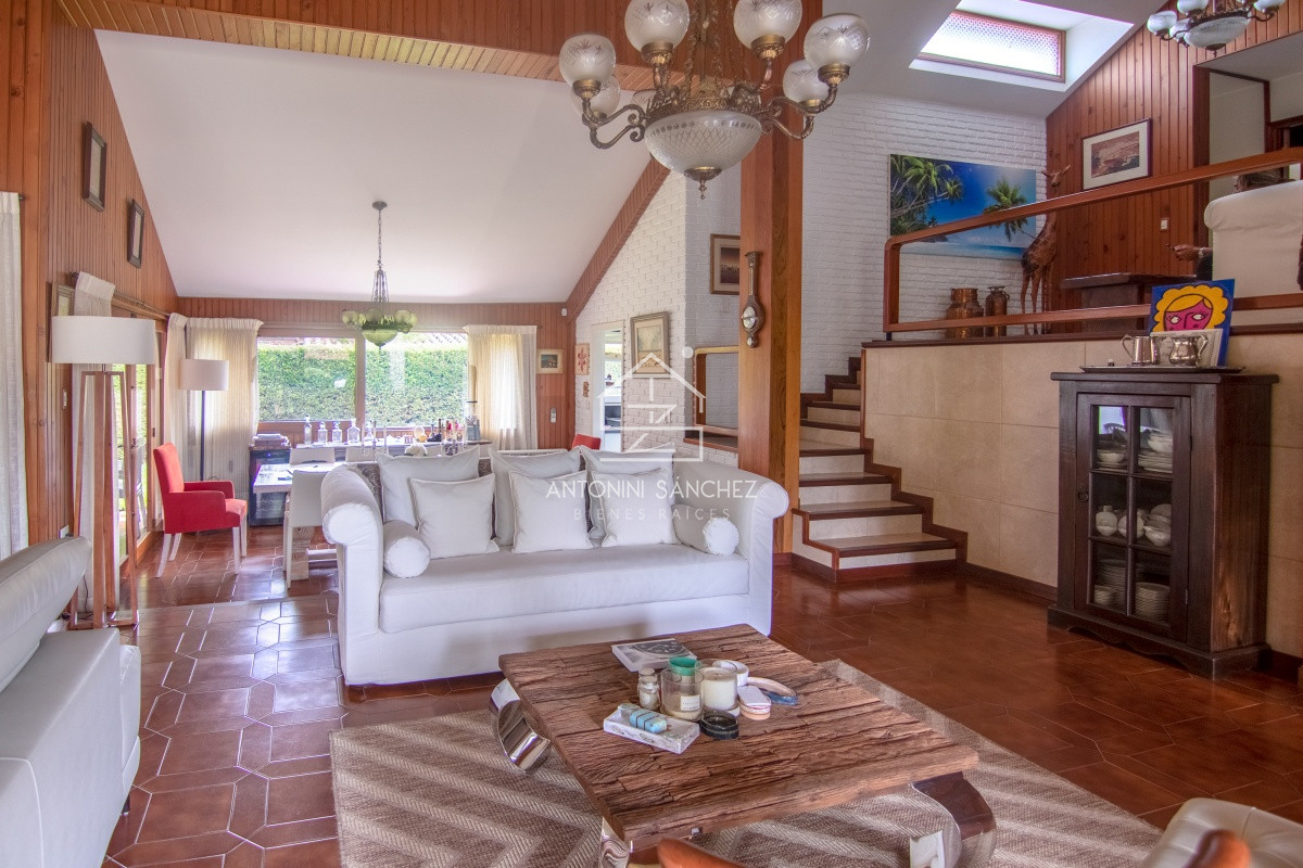 Casa ID.3041 - Casa de gran tamaño ubicada en zona de paz y tranquilidad.