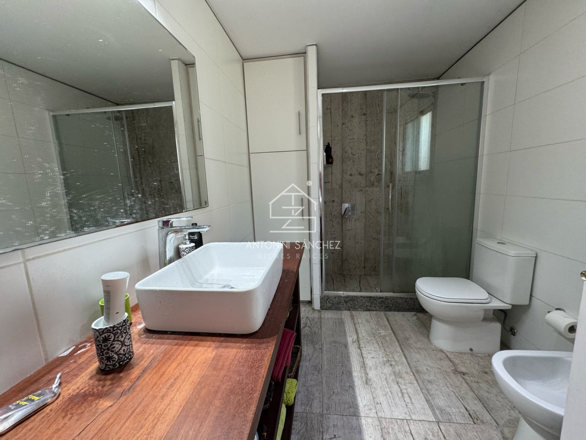 Casa ID.2817 - En venta casa de 3 dormitorios, con piscina y barbacoa, en Barrio Golf, Punta Este