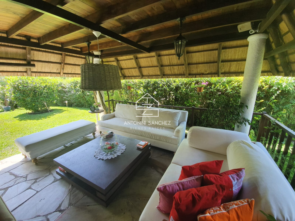 Casa ID.4498 - Casa en venta de 3 dormitorios,Pinares, Punta Del Este