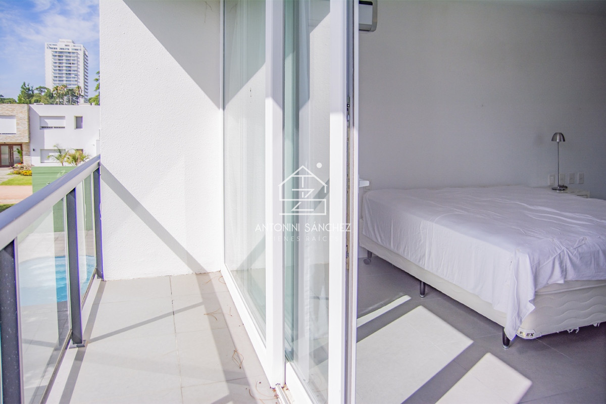 Casa ID.4841 - Casa en barrio privado Boulevard Park, Playa Mansa Punta del este 