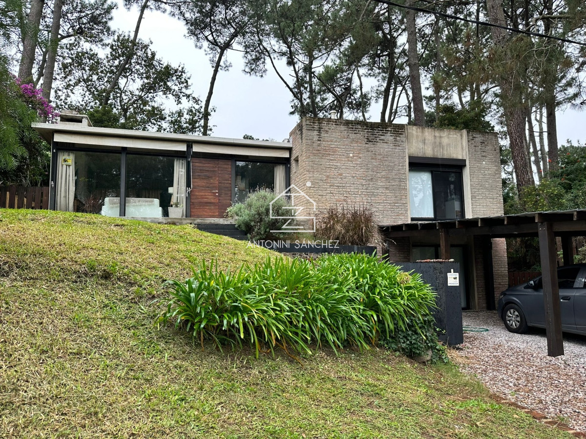 Casa ID.4265 - Vende casa muy linda en Pinares , Punta del Este 