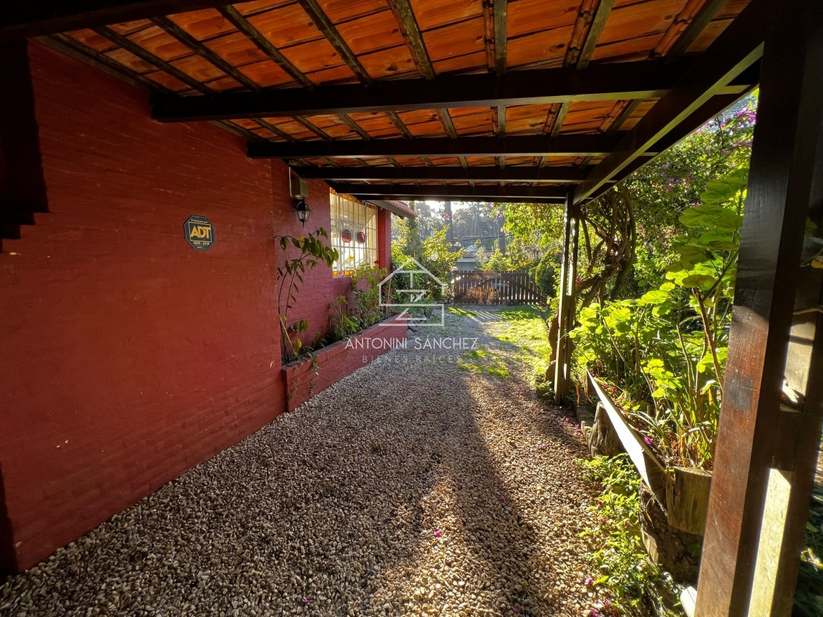 Casa ID.1798 - En venta espectacular casa en Lugano- Punta del Este de 3 dormitorios.