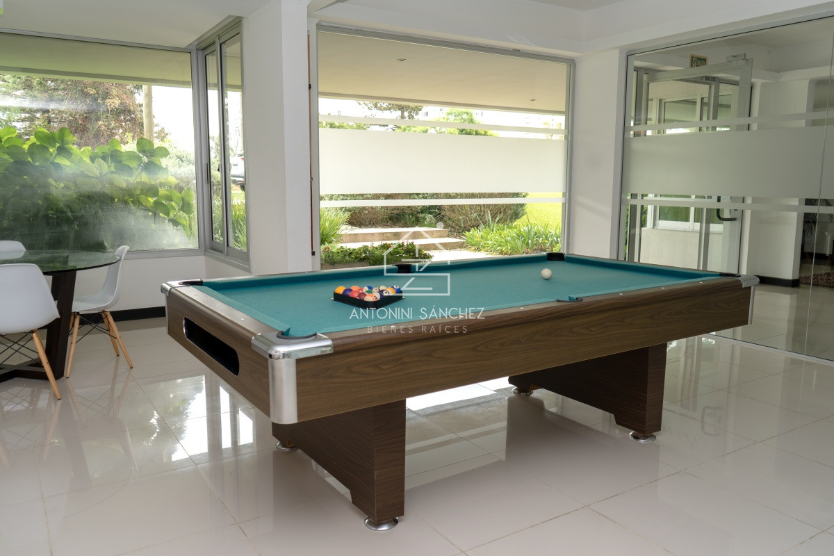 Apartamento ID.2454 - Apartamento en Venta de 3 dormitorios en Playa Mansa , Punta del este