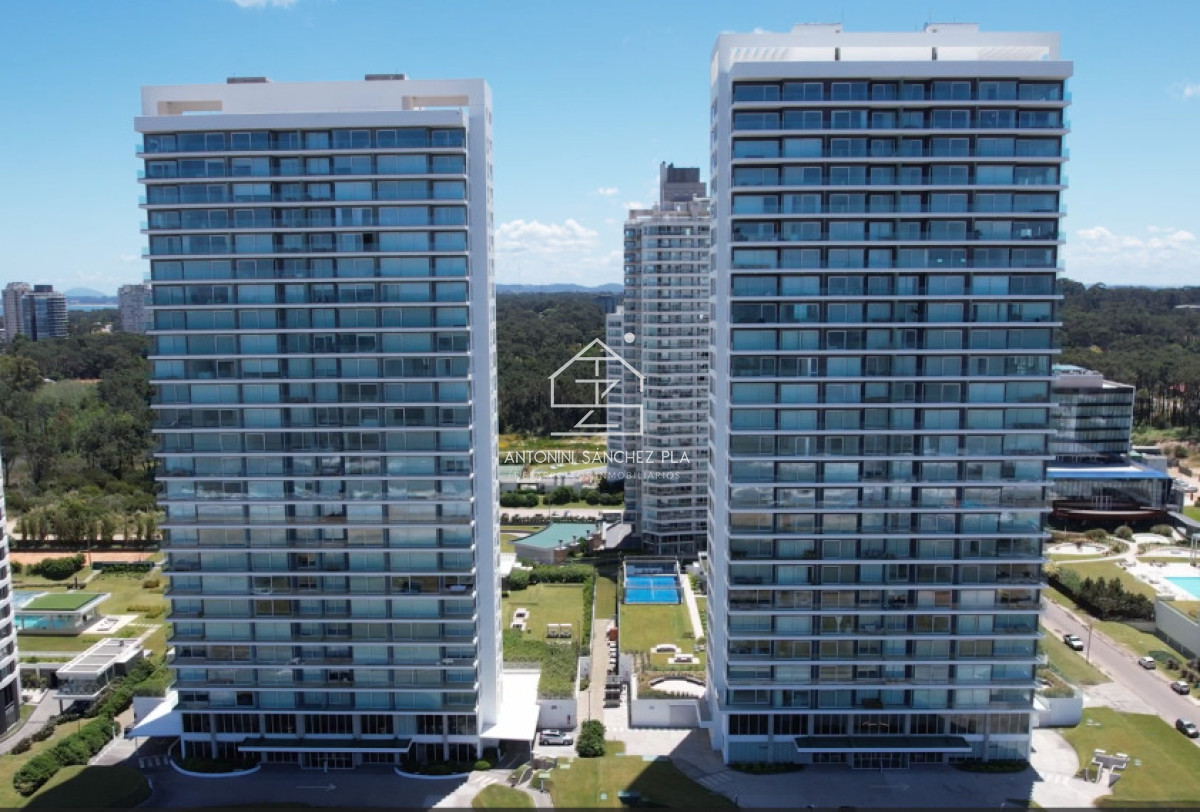 Apartamento ID.2944 - Vende apartamento de 3 dormitorios con vista al mar en Brava, Punta del Este