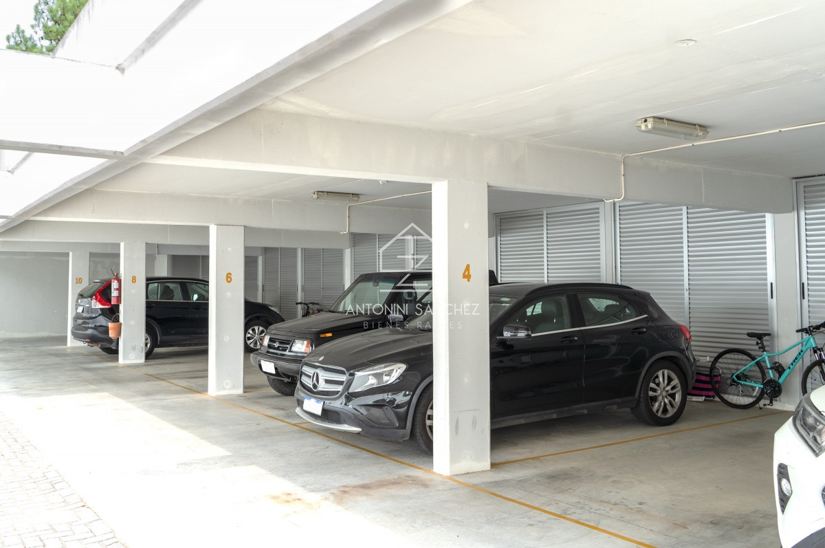 Apartamento ID.2454 - Apartamento en Venta de 3 dormitorios en Playa Mansa , Punta del este