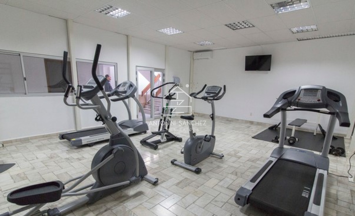 Apartamento ID.1883 - Oportunidad. Vende apartamento de 2 dormitorios con amplia planta en Punta del Este