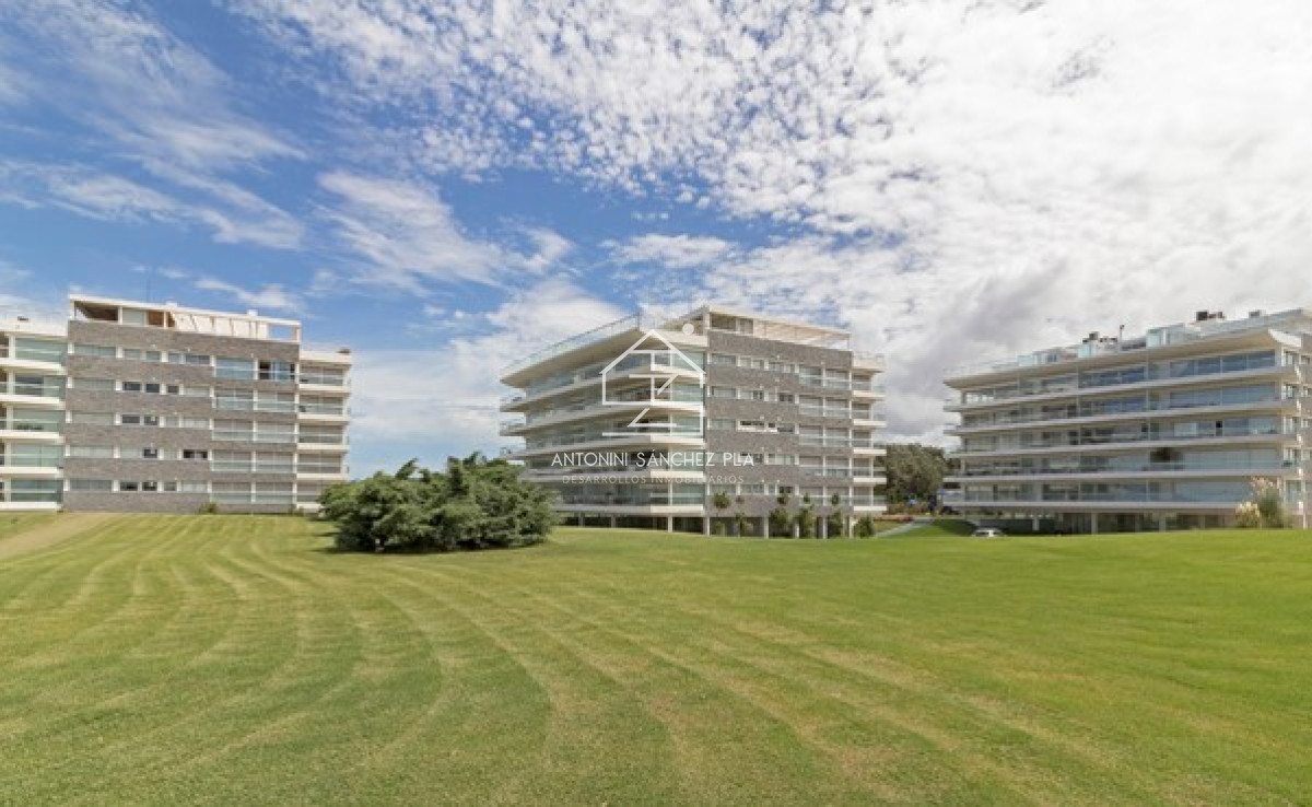 Apartamento ID.4616 - Vende espectacular apartamento en Brava de 3 dormitorios.