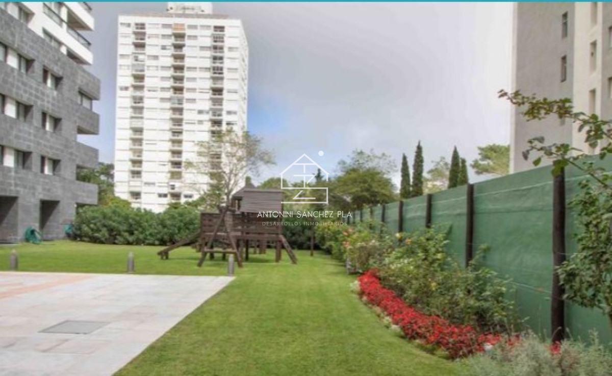 Apartamento ID.4478 - Vende apto de 2 dormitorios con vista al mar en Punta del este