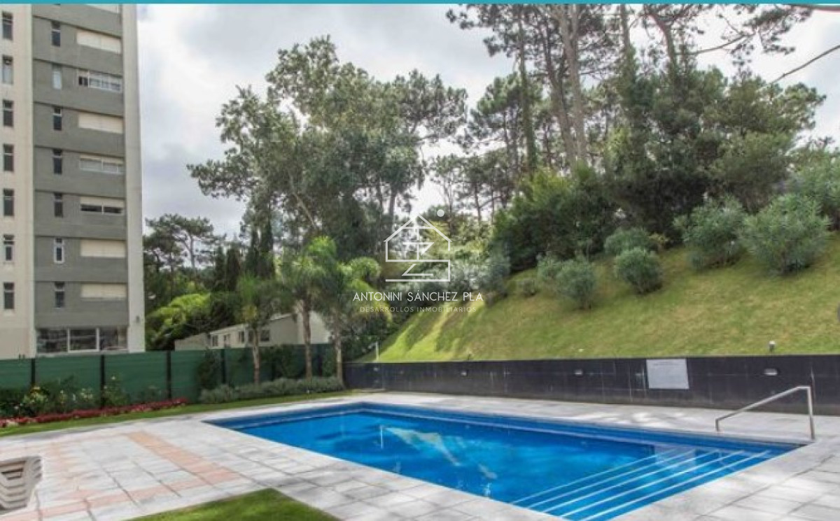 Apartamento ID.4478 - Vende apto de 2 dormitorios con vista al mar en Punta del este