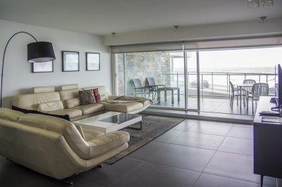 Apartamento ID.457/Vende-apartamento.-Edificio-Bonaire.-3-dormitorios-con-servicios.-Brava,-Peninsula,-Punta-del-Este - Vende apartamento. Edificio Bonaire. 3 dormitorios con servicios. Brava, Peninsula, Punta del Este