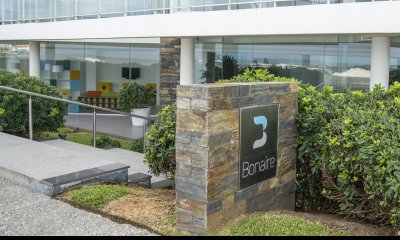 Vende apartamento. Edificio Bonaire. 3 dormitorios con servicios. Brava, Peninsula, Punta del Este