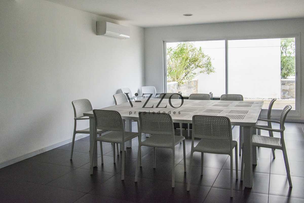 Apartamento ID.457/Vende-apartamento.-Edificio-Bonaire.-3-dormitorios-con-servicios.-Brava,-Peninsula,-Punta-del-Este - Vende apartamento. Edificio Bonaire. 3 dormitorios con servicios. Brava, Peninsula, Punta del Este