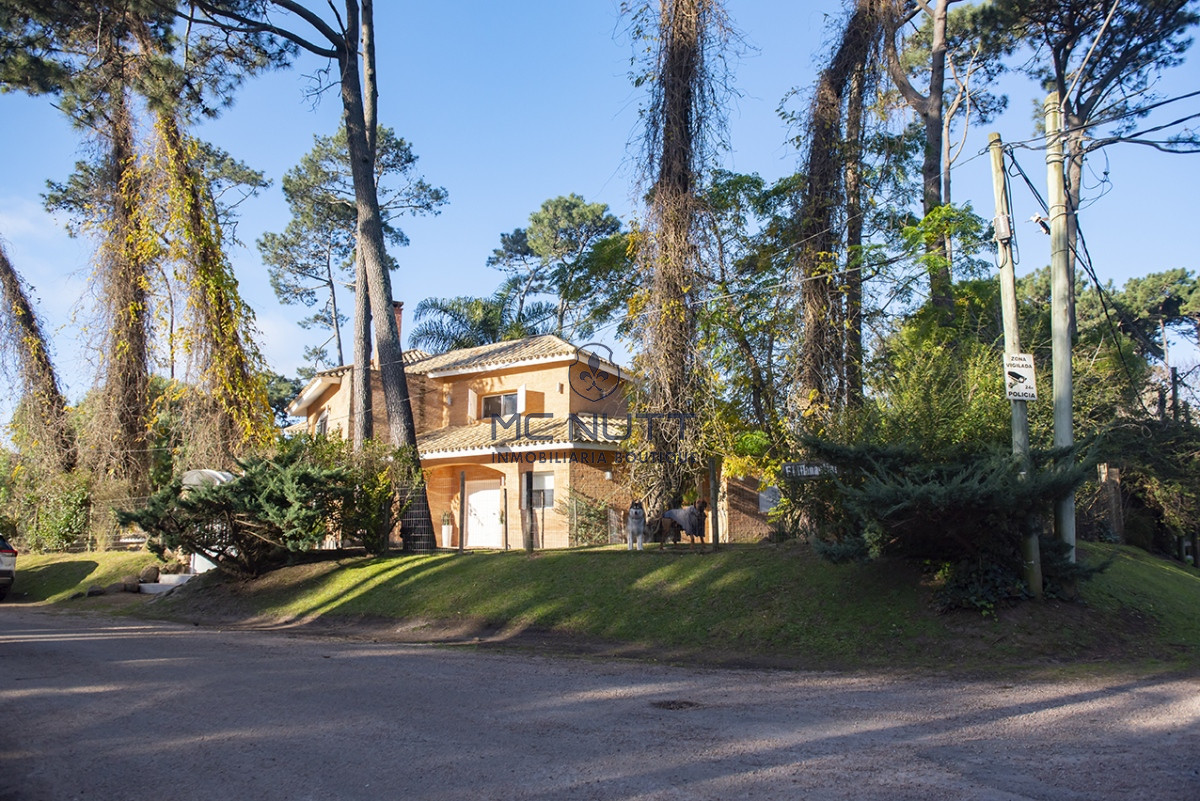 Casa ID.683/ - Casa en Venta de 4 dormitorios en San Rafael , Punta del este 